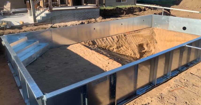 Vinyl pool structure before the liner